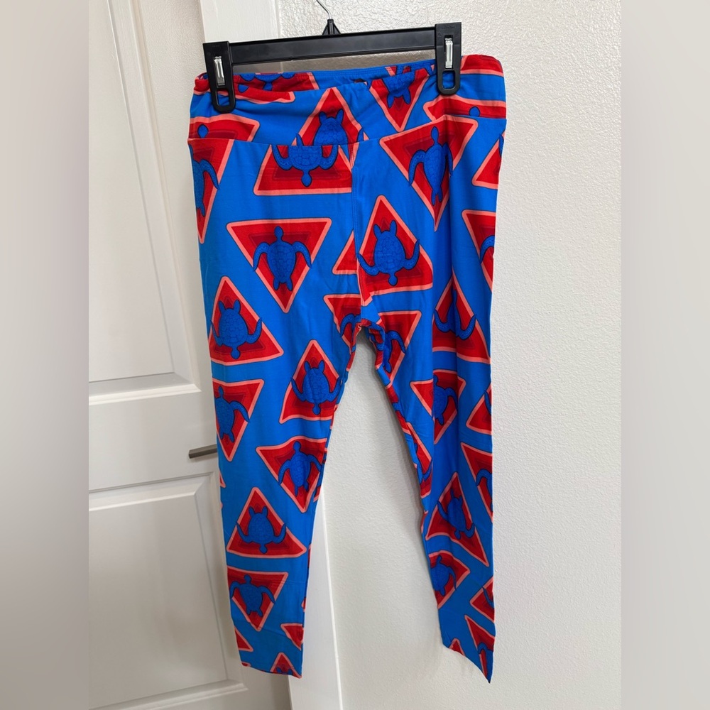 NWOT LulaRoe Women’s Tall &Curvy (12-18) Leggings Sea Turtle print